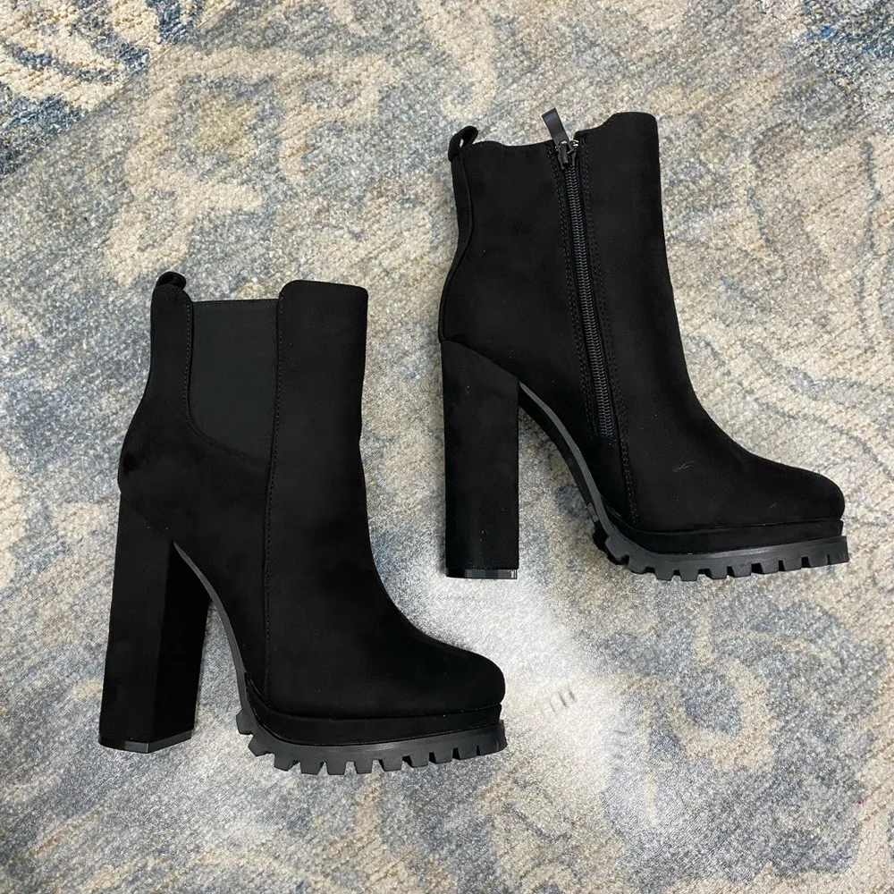 ♠️BLACK GLAZE BOOTS♠️ - Picture 2 of 6